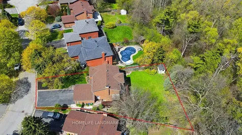 20 Lippincott Court Richmond Hill ON L4C 7M4