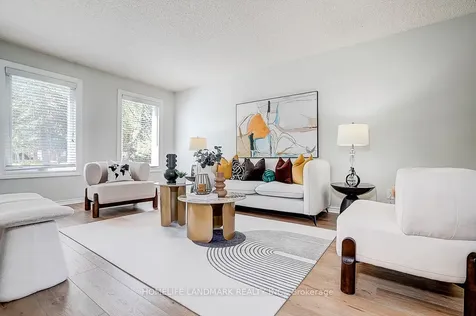 20 Lippincott Court Richmond Hill ON L4C 7M4