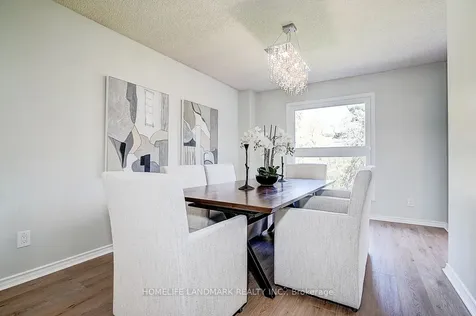 20 Lippincott Court Richmond Hill ON L4C 7M4