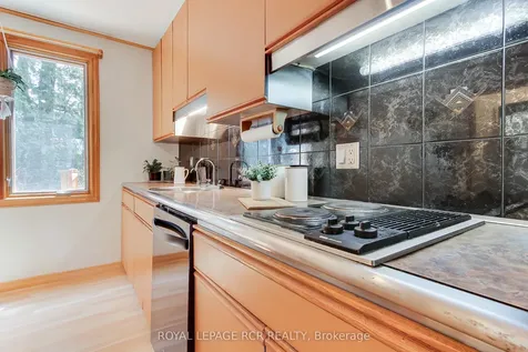 408 Handley Crescent Newmarket ON L3Y 4T4