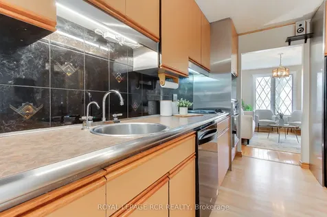 408 Handley Crescent Newmarket ON L3Y 4T4