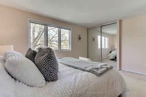 408 Handley Crescent Newmarket ON L3Y 4T4
