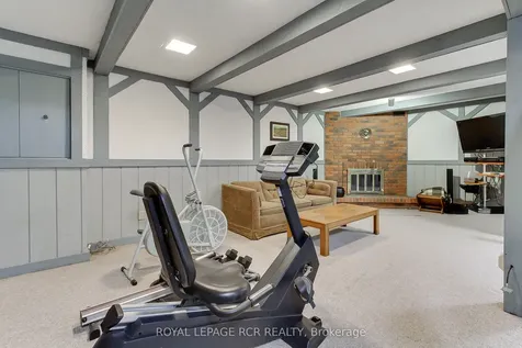 408 Handley Crescent Newmarket ON L3Y 4T4