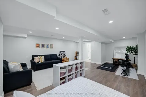 529 Pelletier Court Newmarket ON L3X 2N7