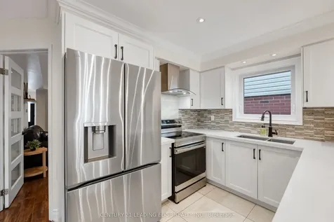 529 Pelletier Court Newmarket ON L3X 2N7