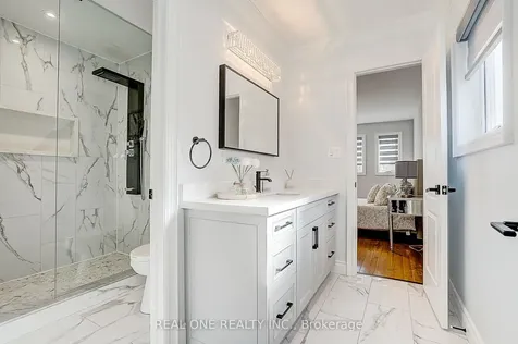 4 Casson Place Markham ON L3R 0G2