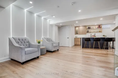 4 Casson Place Markham ON L3R 0G2