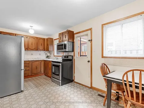 80 Bob O'link Avenue Vaughan ON L4K 1H2