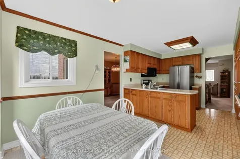 443 Herridge Circle Newmarket ON L3Y 7H7