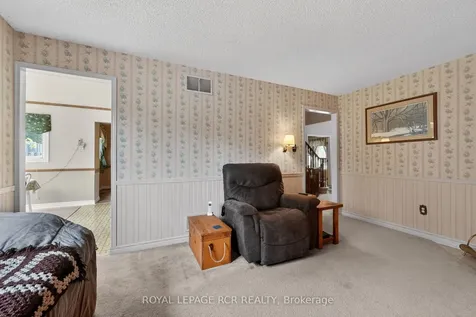 443 Herridge Circle Newmarket ON L3Y 7H7