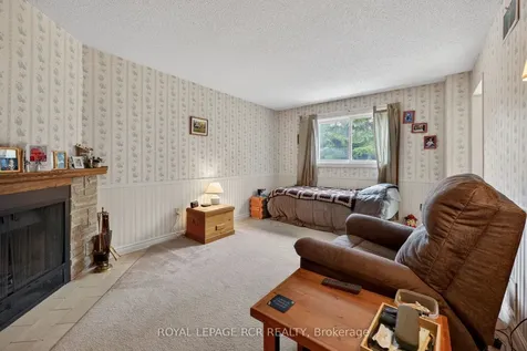 443 Herridge Circle Newmarket ON L3Y 7H7