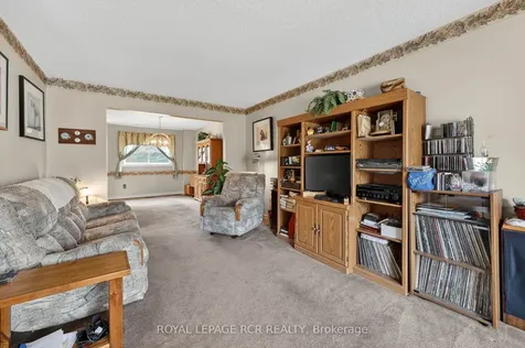 443 Herridge Circle Newmarket ON L3Y 7H7