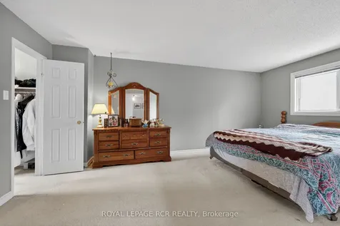 443 Herridge Circle Newmarket ON L3Y 7H7