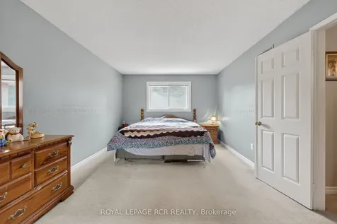 443 Herridge Circle Newmarket ON L3Y 7H7
