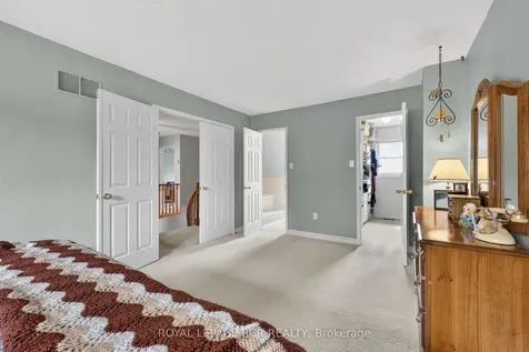 443 Herridge Circle Newmarket ON L3Y 7H7