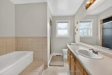 443 Herridge Circle Newmarket ON L3Y 7H7
