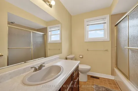 443 Herridge Circle Newmarket ON L3Y 7H7
