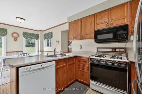 443 Herridge Circle Newmarket ON L3Y 7H7