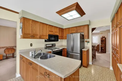 443 Herridge Circle Newmarket ON L3Y 7H7