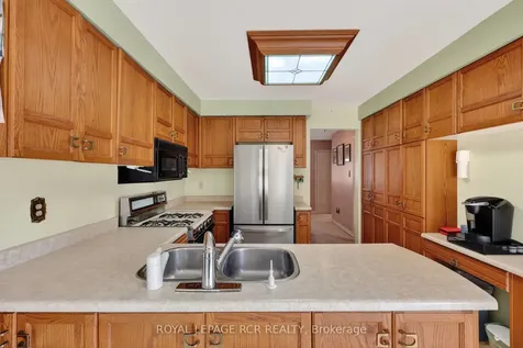 443 Herridge Circle Newmarket ON L3Y 7H7