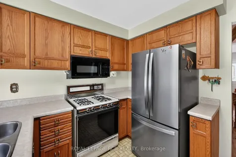443 Herridge Circle Newmarket ON L3Y 7H7