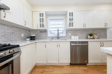 10 Chumleigh Crescent Markham ON L3T 4G6