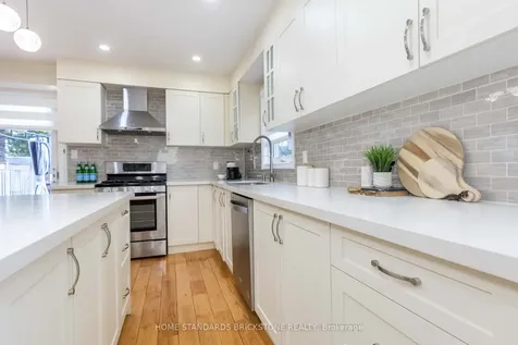 10 Chumleigh Crescent Markham ON L3T 4G6