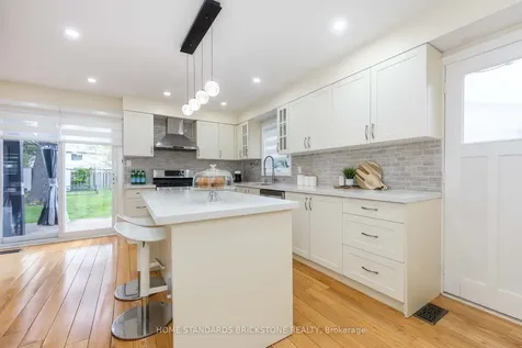 10 Chumleigh Crescent Markham ON L3T 4G6