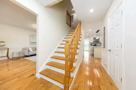 10 Chumleigh Crescent Markham ON L3T 4G6