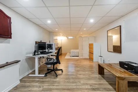 10 Chumleigh Crescent Markham ON L3T 4G6