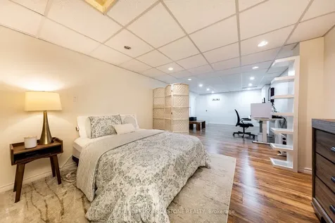 10 Chumleigh Crescent Markham ON L3T 4G6