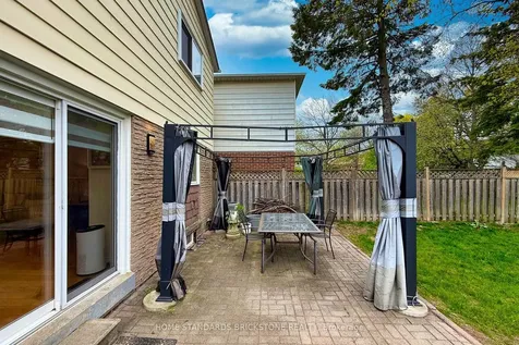 10 Chumleigh Crescent Markham ON L3T 4G6