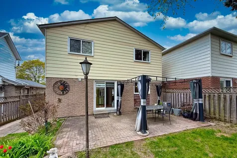 10 Chumleigh Crescent Markham ON L3T 4G6