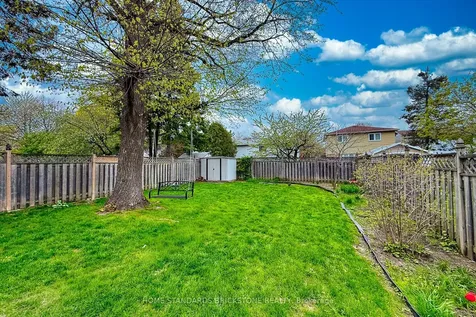 10 Chumleigh Crescent Markham ON L3T 4G6