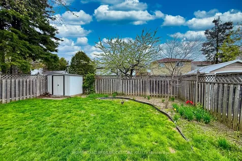 10 Chumleigh Crescent Markham ON L3T 4G6