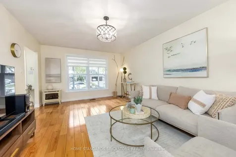 10 Chumleigh Crescent Markham ON L3T 4G6