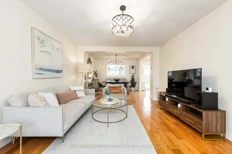 10 Chumleigh Crescent Markham ON L3T 4G6