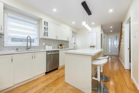10 Chumleigh Crescent Markham ON L3T 4G6