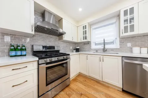 10 Chumleigh Crescent Markham ON L3T 4G6