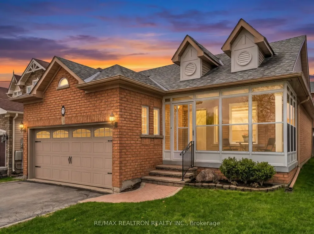 7 Thornlodge Drive Georgina ON L4P 4A3