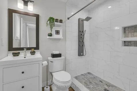 7 Thornlodge Drive Georgina ON L4P 4A3