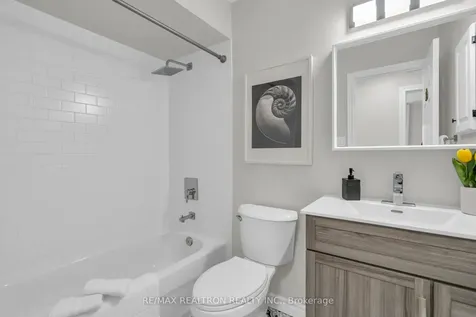 7 Thornlodge Drive Georgina ON L4P 4A3