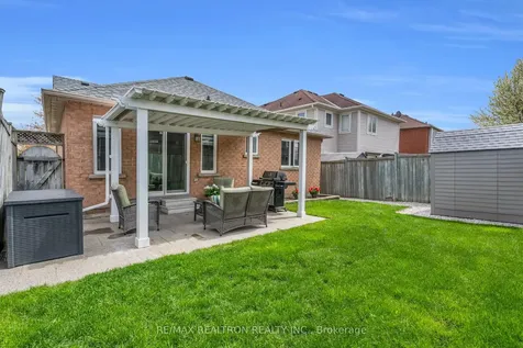 7 Thornlodge Drive Georgina ON L4P 4A3