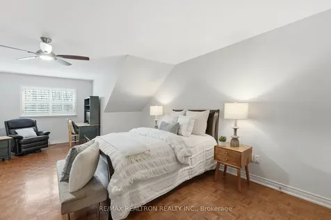 4 Lenarthur Court Aurora ON L4G 6M2