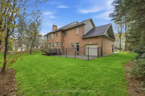 4 Lenarthur Court Aurora ON L4G 6M2