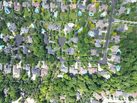 4 Lenarthur Court Aurora ON L4G 6M2