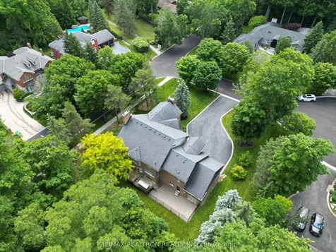 4 Lenarthur Court Aurora ON L4G 6M2