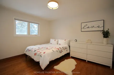 40 Delta Crescent East Gwillimbury ON L9N 1G4