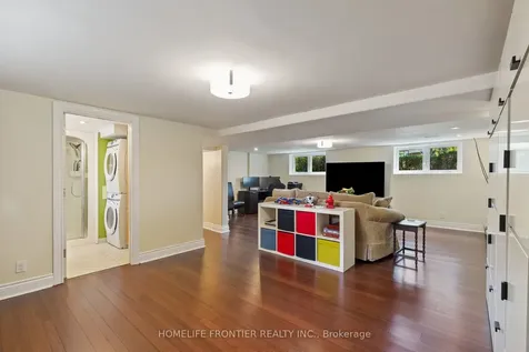40 Delta Crescent East Gwillimbury ON L9N 1G4