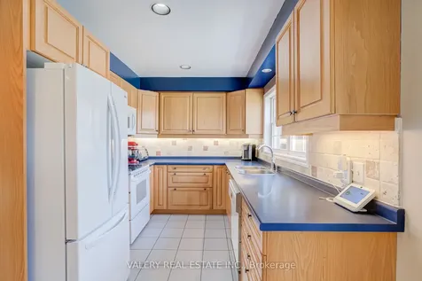 580 Legresley Lane Newmarket ON L3Y 8R8